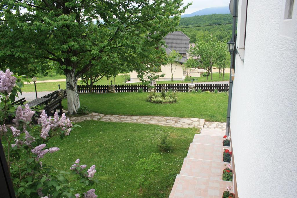 Guest House Tone Poljanak Esterno foto